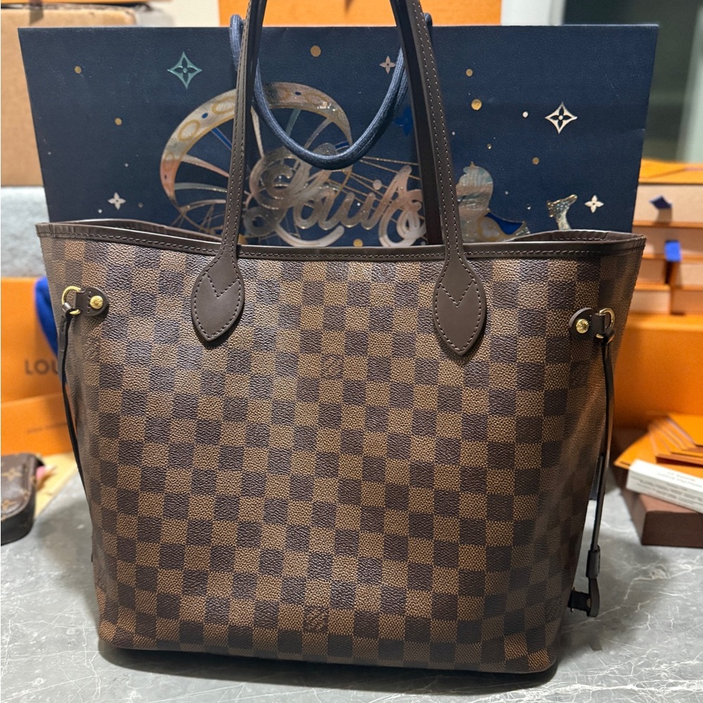 Louis Vuitton xmas ๐ 2024 Set Shopping Bag and Box - Picture 4 of 15